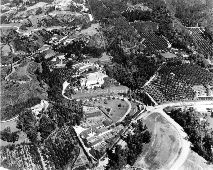 Greystone Mansion 1930 Doheny Estate 905 Loma Vista Drive wm.jpg